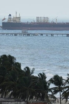 قوات البحریه الأمریکیه تواصل مطارده الناقله "بیلا 1" المرتبطه بفنزویلا