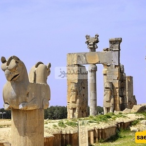 لمحه عن اللحظه المهیبه لاکتشاف حارس بیرسیبولیس البالغ 2500 عام: ماذا کان یفعل هذا العملاق الحجری تحت قصر داریوس؟ (صوره لم تُرَ من عام 1931)