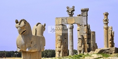 لمحه عن اللحظه المهیبه لاکتشاف حارس بیرسیبولیس البالغ 2500 عام: ماذا کان یفعل هذا العملاق الحجری تحت قصر داریوس؟ (صوره لم تُرَ من عام 1931)