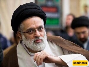 تفاصیل منزل الإیجار لابن القائد الأعلى: سجادتان آلیتان، بعض الوسائد العادیه، وبدون أثاث