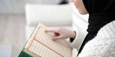 فوائد تلاوه سوره القلم: برکات عظیمه وفوائد روحیه ممیزه للحیاه