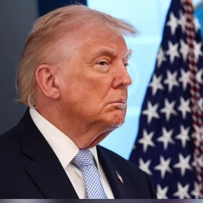 تعترف هیئه الإذاعه البریطانیه (بی بی سی) بتخبط ترامب فی محاوله الخروج من الحرب المروعه مع إیران: وقف إطلاق النار هو فرصته الأخیره