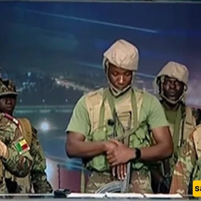 جنود بنین یعلنون الانقلاب بینما الرئاسه تؤکد استعاده القوات السیطره