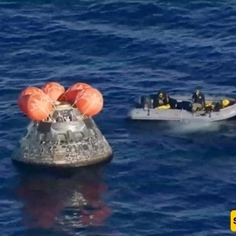 عوده مثیره لرواد فضاء أرتمیس 2: هبوط مرکبه أوریون المذهل فی المحیط بعد مهمه قمریه استمرت 10 أیام