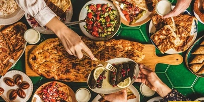 أشهى وأسوأ الأطعمه الإیرانیه من وجهه نظر المحلیین والأجانب: لن تصدّق ما جاء فی المرتبه الأخیره