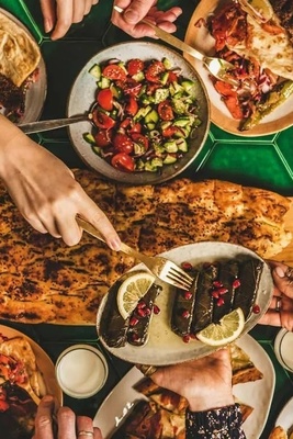 أشهى وأسوأ الأطعمه الإیرانیه من وجهه نظر المحلیین والأجانب: لن تصدّق ما جاء فی المرتبه الأخیره