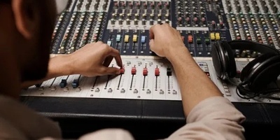 کیف تختار المیکر المثالی لتسجیل موسیقاک؟