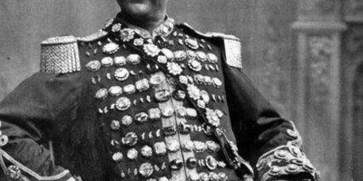 لویس فویتون تکشف عن حقیبه مکیاج ناصر الدین شاه — وتغیب عنها أحمر خدود واحد فقط