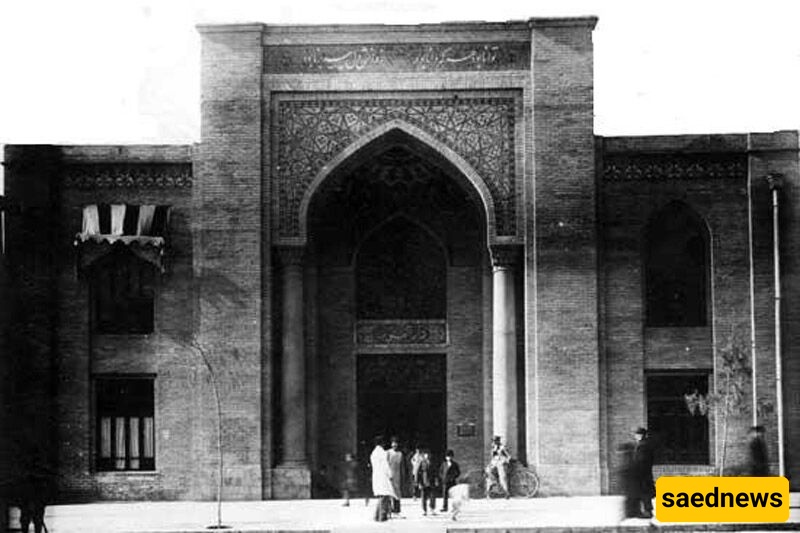أول صور لطلاب دارالفنون الطبیه فی عهد القاجار – الدروس العملیه کانت تُجرى فی منازل المرضى! [صور]