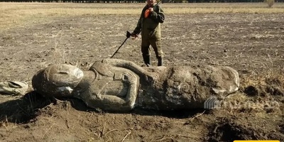 خروج تمثال بطول 3 أمتار من الأرض بدلاً من البطاطس | صوره