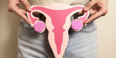 النساء فوق سن الخمسین: علامات وعلاجات سرطان الرحم