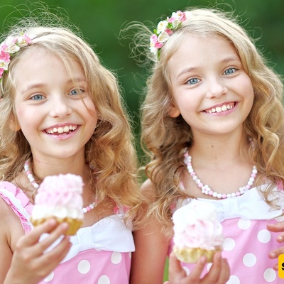هل التوائم أصدقاء دائمًا؟ الحقیقه وراء أشهر المعتقدات