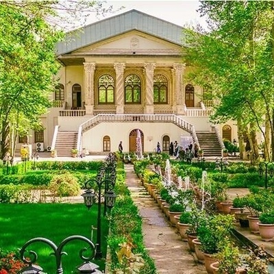 الهدیه الفاخره التی قدمها ناصر الدین شاه لابنته: الکف الذهبی محفوظ هنا