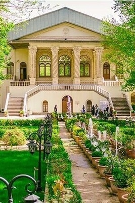 الهدیه الفاخره التی قدمها ناصر الدین شاه لابنته: الکف الذهبی محفوظ هنا