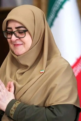 صوره رائعه للمتحدثه باسم الحکومه — لفته صادقه من السیده مهاجرانی تجاه الصحفیین