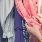 کشف صادم وراء عمل النساء فی مصانع کبرى العلامات التجاریه للملابس — إحدى الضحایا تروی شهادتها