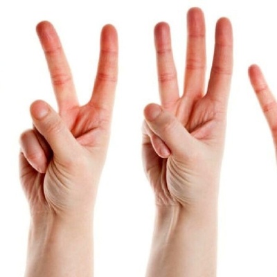 المرأه ذات 31 إصبعًا التی یُطلق علیها اسم ساحره