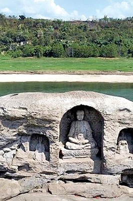 سنوات الجفاف تؤدی إلى اکتشاف تماثیل بوذا!