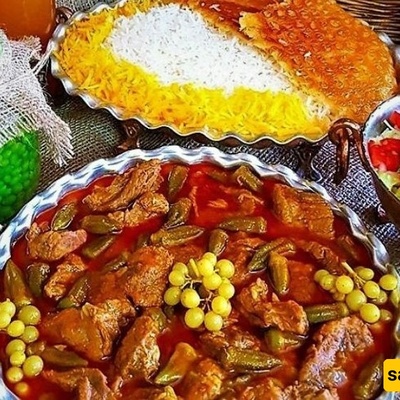کیفیه تحضیر یخنه البامیه الأصیله واللذیذه على طریقه الجدات – طبق تفوح رائحته على بعد سبعه شوارع + صور