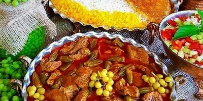 کیفیه تحضیر یخنه البامیه الأصیله واللذیذه على طریقه الجدات – طبق تفوح رائحته على بعد سبعه شوارع + صور