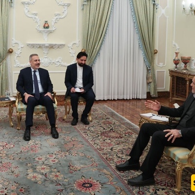 الرئیس بیزشکیان: التنسیق بین إیران وترکیا ضروری لمعالجه الأزمات الإقلیمیه