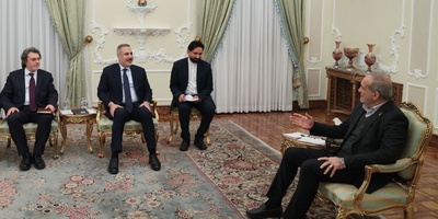 الرئیس بیزشکیان: التنسیق بین إیران وترکیا ضروری لمعالجه الأزمات الإقلیمیه