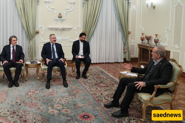 الرئیس بیزشکیان: التنسیق بین إیران وترکیا ضروری لمعالجه الأزمات الإقلیمیه