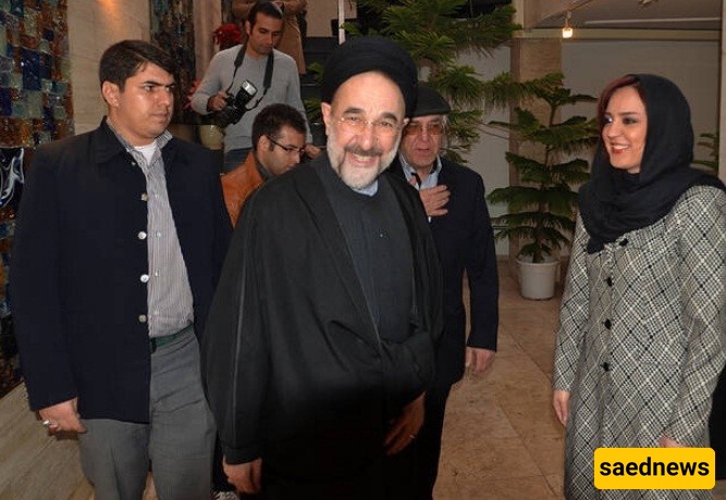 سیدمحمد خاتمی، الرئیس الإیرانی السابق، یظهر فی کوالیس مسرحیه بطوله بهاره رهنما + صور