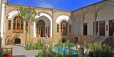بیت زند التاریخی: سحر خالد فی قلب مدینه قم، إیران 🏛️✨