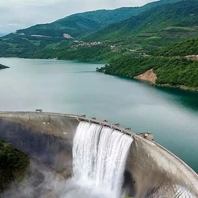 13 من أجمل السدود فی إیران: وجهات غیر مکتشفه لرحله مائیه فریده 🌊🏞️