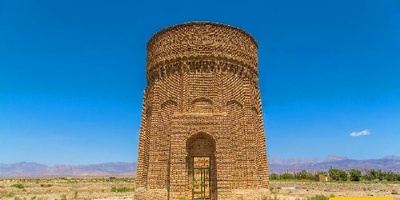 لغز برج مهماندوست الذی یعود إلى ألف عام: نصبٌ أثریٌّ قدیم لا یزال یثیر دهشه علماء الآثار