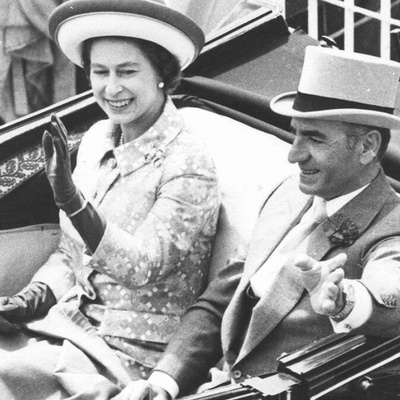 کیف استقبل محمد رضا بهلوی الملکه إلیزابیث الثانیه فی إیران: نظره على حفل الاستقبال الرسمی الفاخر