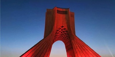 بمناسبه یوم الهیموفیلیا؛ برج آزادی(الحریه) فی طهران یکتسی اللون الأحمر