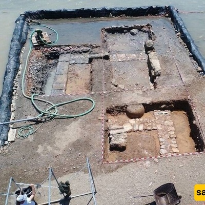 ظهور بناء قدیم من میاه الساحل الیونانی + صوره