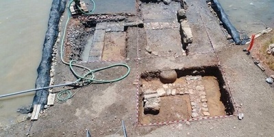 ظهور بناء قدیم من میاه الساحل الیونانی + صوره