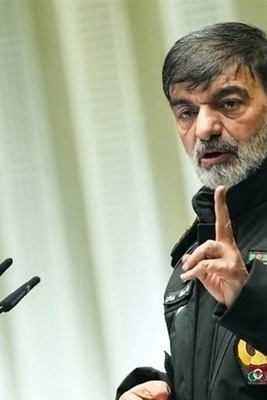 رئیس الشرطه یصدر أوامر لمکافحه النهابین أثناء الحرب