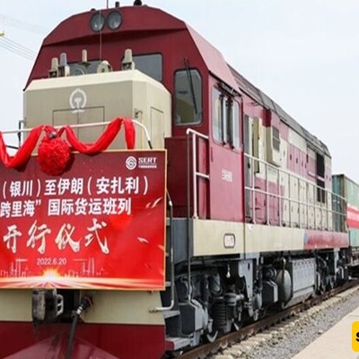 وصول اول قطار شحن صینی مکون من نحو 50 عربه الى ایران