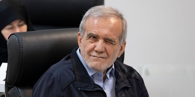 صحیفه متشدده تنتقد بیزشکیان: "لماذا تواصل قولنا إننا جائعون؟ کن صوت کرامه إیران"