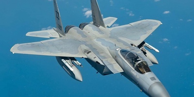 عندما کُشف “الطائر” الأکثر مراوغهً للرادار فی العالم؛ المقاتله الأمریکیه F-15، انتهت ملیارات الدولارات من التکنولوجیا الغربیه داخل عربه یدٍ إیرانیه 😂