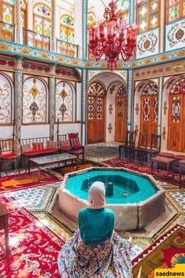 نظره مذهله داخل بیت شاهنشین-ملاباشی فی أصفهان: أحد أروع البیوت القاجاریه الزاخره بالنوافذ الملونه وجو ساحر ینعش الروح 😍