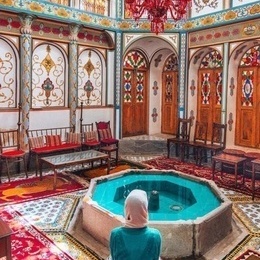 نظره مذهله داخل بیت شاهنشین-ملاباشی فی أصفهان: أحد أروع البیوت القاجاریه الزاخره بالنوافذ الملونه وجو ساحر ینعش الروح 😍