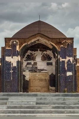 مسجد کبود تبریز؛ حینما تتحدث الجدران بلغه الفیروز