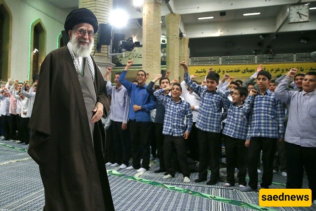 تفاعلٌ مؤثّر من طلاب المدارس فی لقاء قائد الثوره مستلهم من کلمات السید حسن نصرالله + صوره