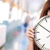 توقف عن هذه العادات التی تُضیع الوقت لتنجح