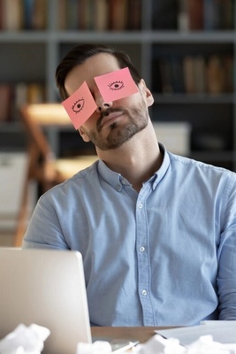 حیل سحریه للتغلب على النعاس فی العمل – قراءه لا بد منها للکسالى!