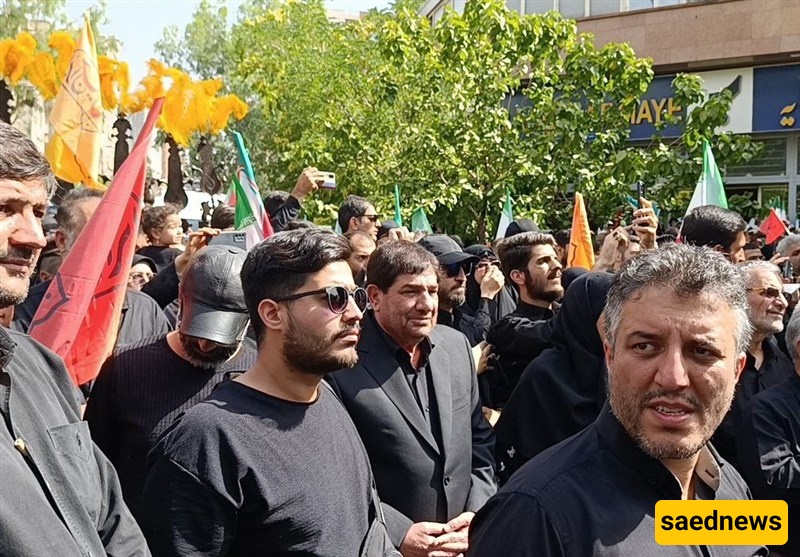 دموع مخبر تحتضن نجل الشهید حاجی‌زاده: لحظه مؤثره تهزّ مشاعر الإیرانیین + فیدیو