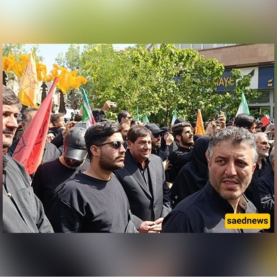 دموع مخبر تحتضن نجل الشهید حاجی‌زاده: لحظه مؤثره تهزّ مشاعر الإیرانیین + فیدیو