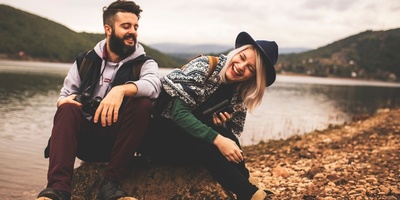 إیجابیات وسلبیات العلاقه مع رجل أصغر سناً
