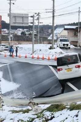 رفع التحذیر من تسونامی بعد وقوع الزلزال الأخیر فی شمال شرق الیابان
