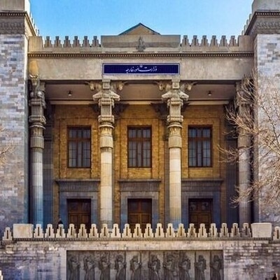 تتعهّد إیران باستخدام جمیع الوسائل المتاحه للدفاع عن النفس فی مواجهه الولایات المتحده
